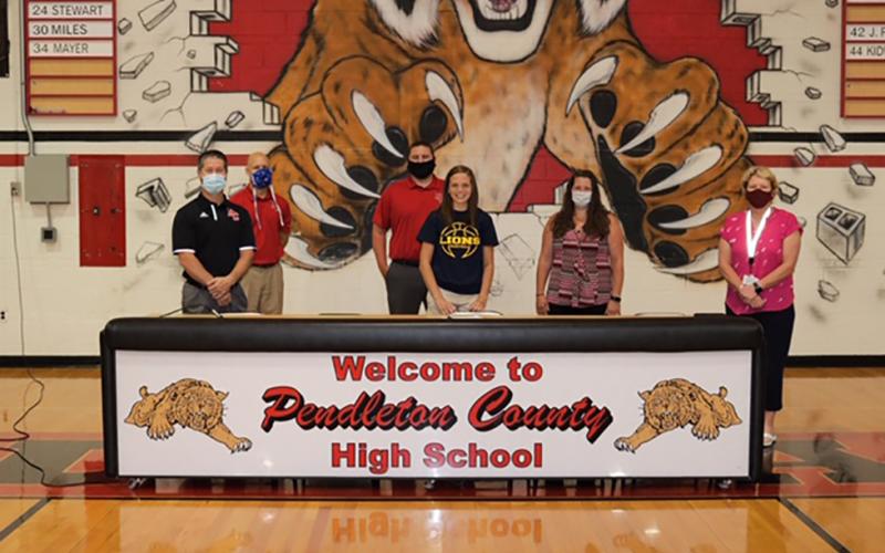 Shelby Turner committed to play basketball at Mt. St. Joseph