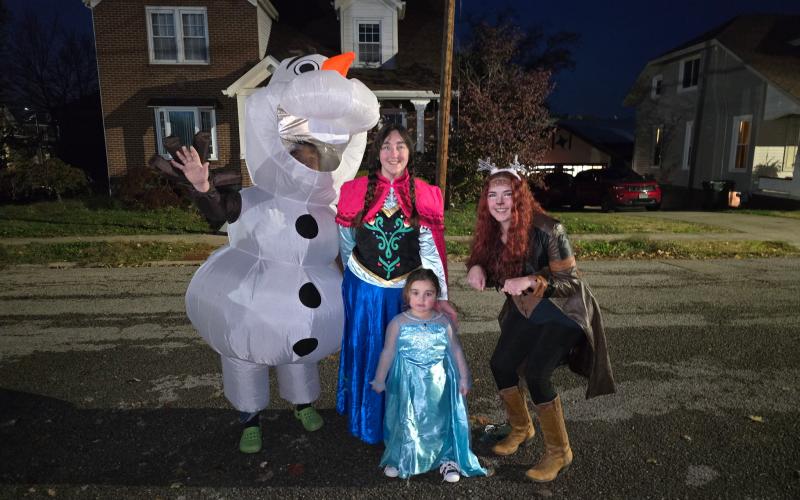 The Vance family from Pendleton County hit the streets in Falmouth as the cast of “Frozen.” Photo by Jenny Smith.