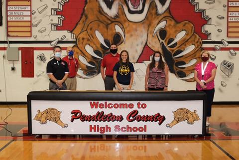 Shelby Turner committed to play basketball at Mt. St. Joseph