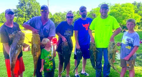 Pugh family hookin' on the Licking River
