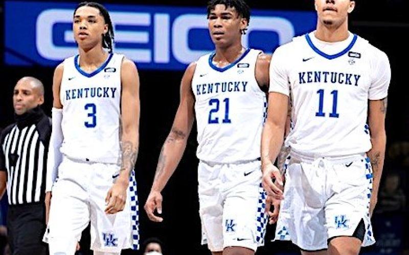 Kentucky redshirt freshman Dontaie Allen, right, walks onto the court with teammates BJ Boston (3) and Cam'Ron Fletcher (21) earlier this season. (SEC Photo)